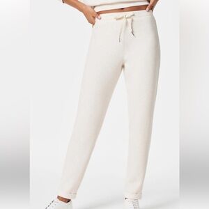 SPANX AirEssentials®
Tapered Pant in Cream Oatmeal Heather